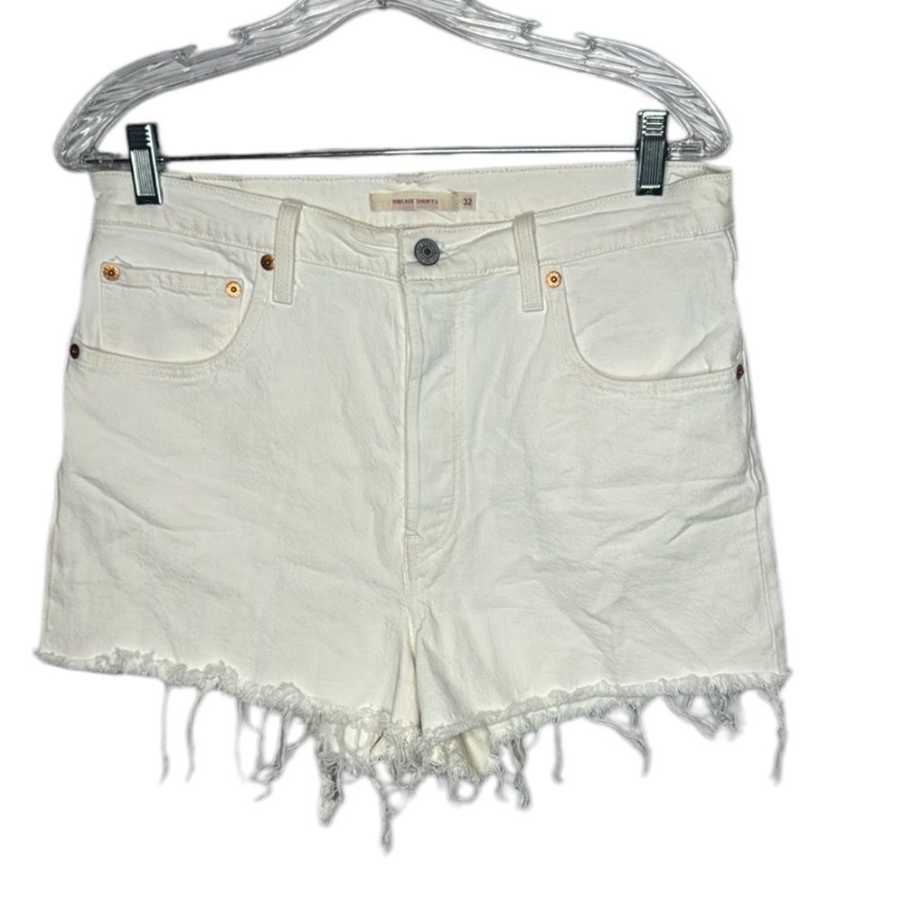 Women's Levi’s Premium Button Fly Ribcage White Distressed Denim Shorts. Size 32
